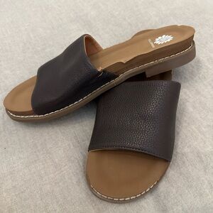 Slip on Yellow Box sandals size 9 in brown